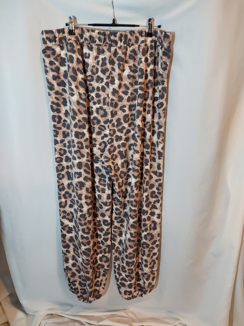 Zenana Outfitters Leopard Print Wide-Leg Side Slit Harem Joggers - 2X - Picture 2 of 10